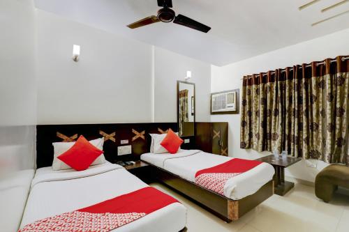 hotel skylawn surat