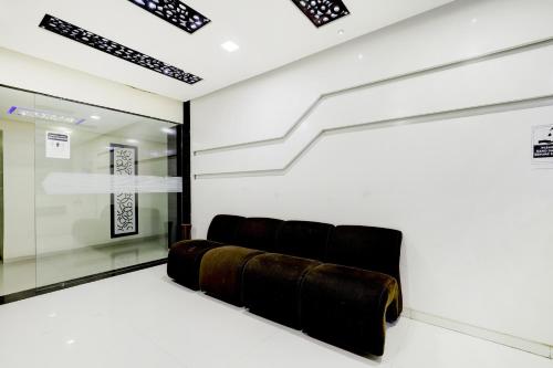 hotel skylawn surat