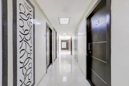 hotel skylawn surat