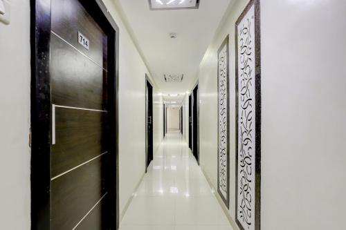 hotel skylawn surat