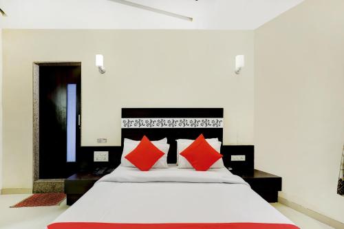 hotel skylawn surat