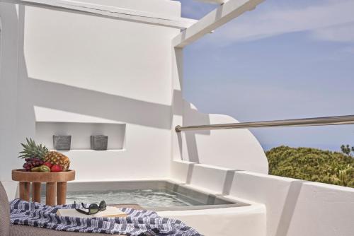 loizos stylish residences