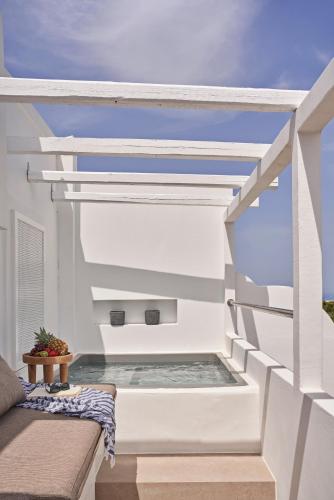 loizos stylish residences