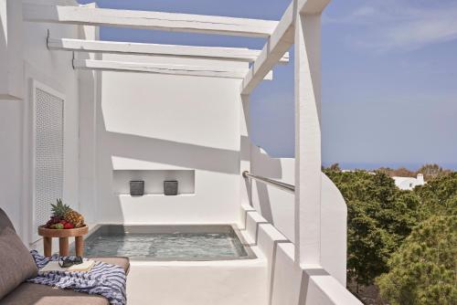 loizos stylish residences