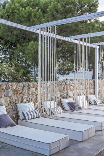 loizos stylish residences