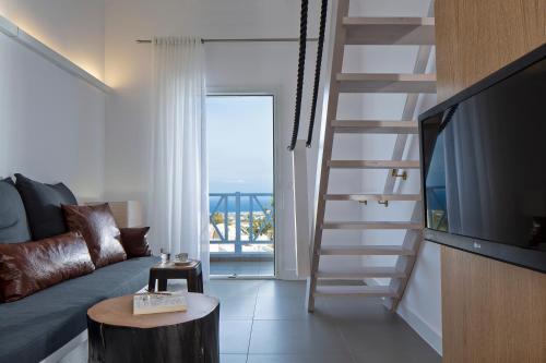 loizos stylish residences