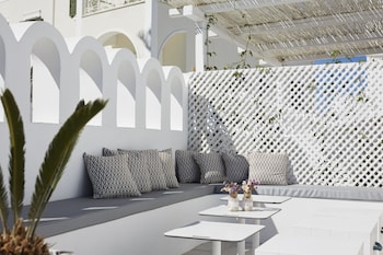loizos stylish residences