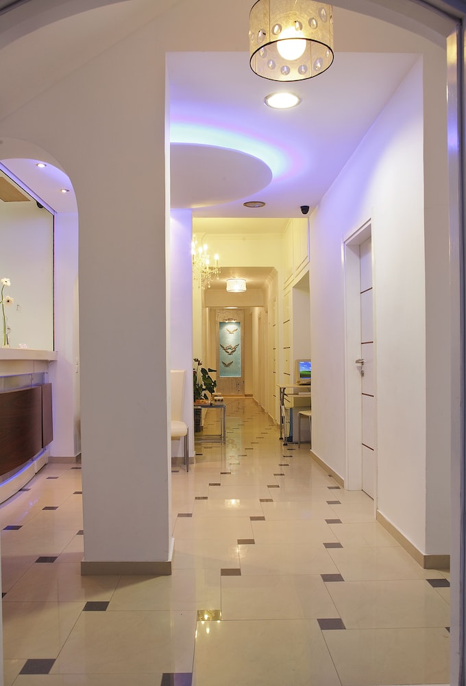 loizos stylish residences
