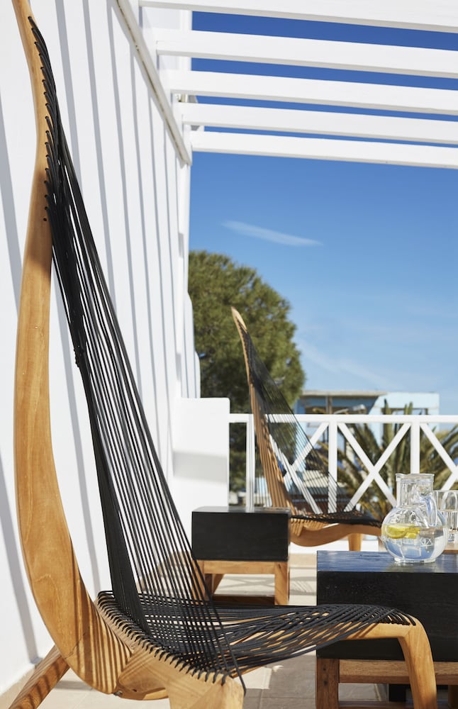 loizos stylish residences