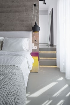 loizos stylish residences