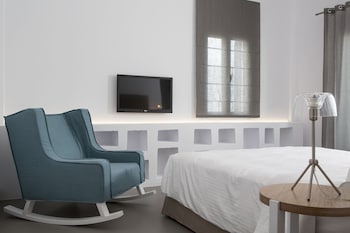 loizos stylish residences