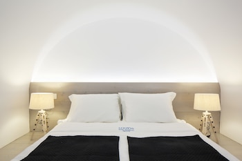 loizos stylish residences