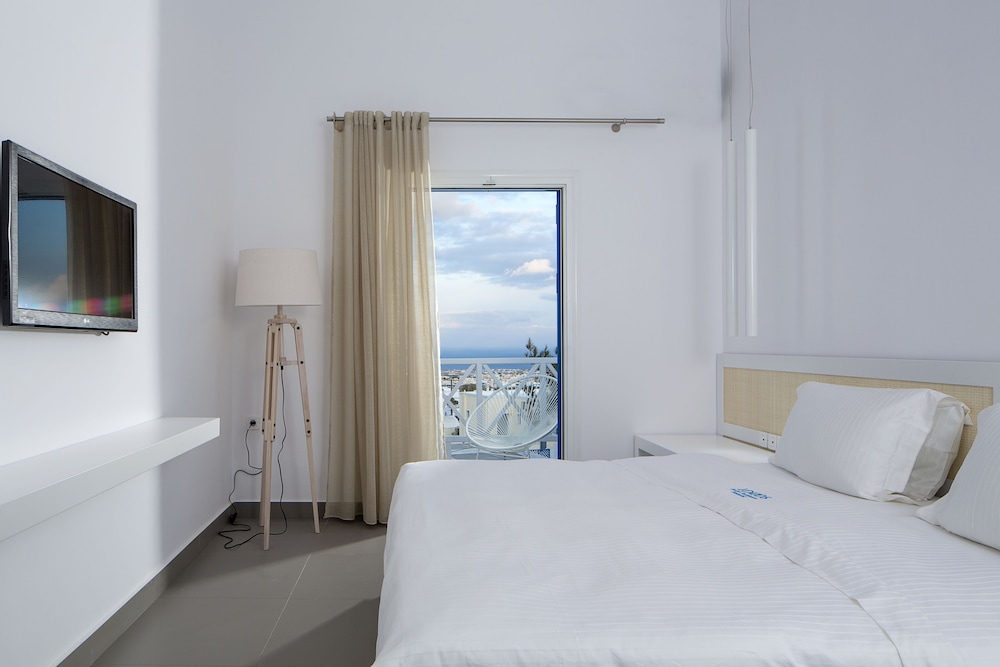 loizos stylish residences
