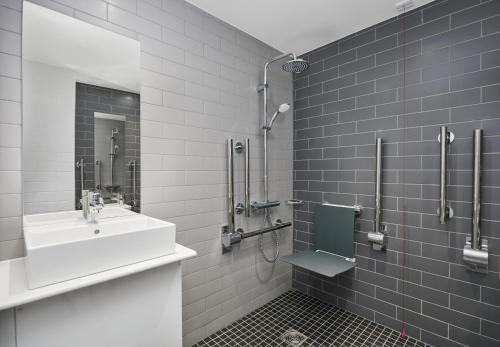 holiday inn express grimsby by ihg
