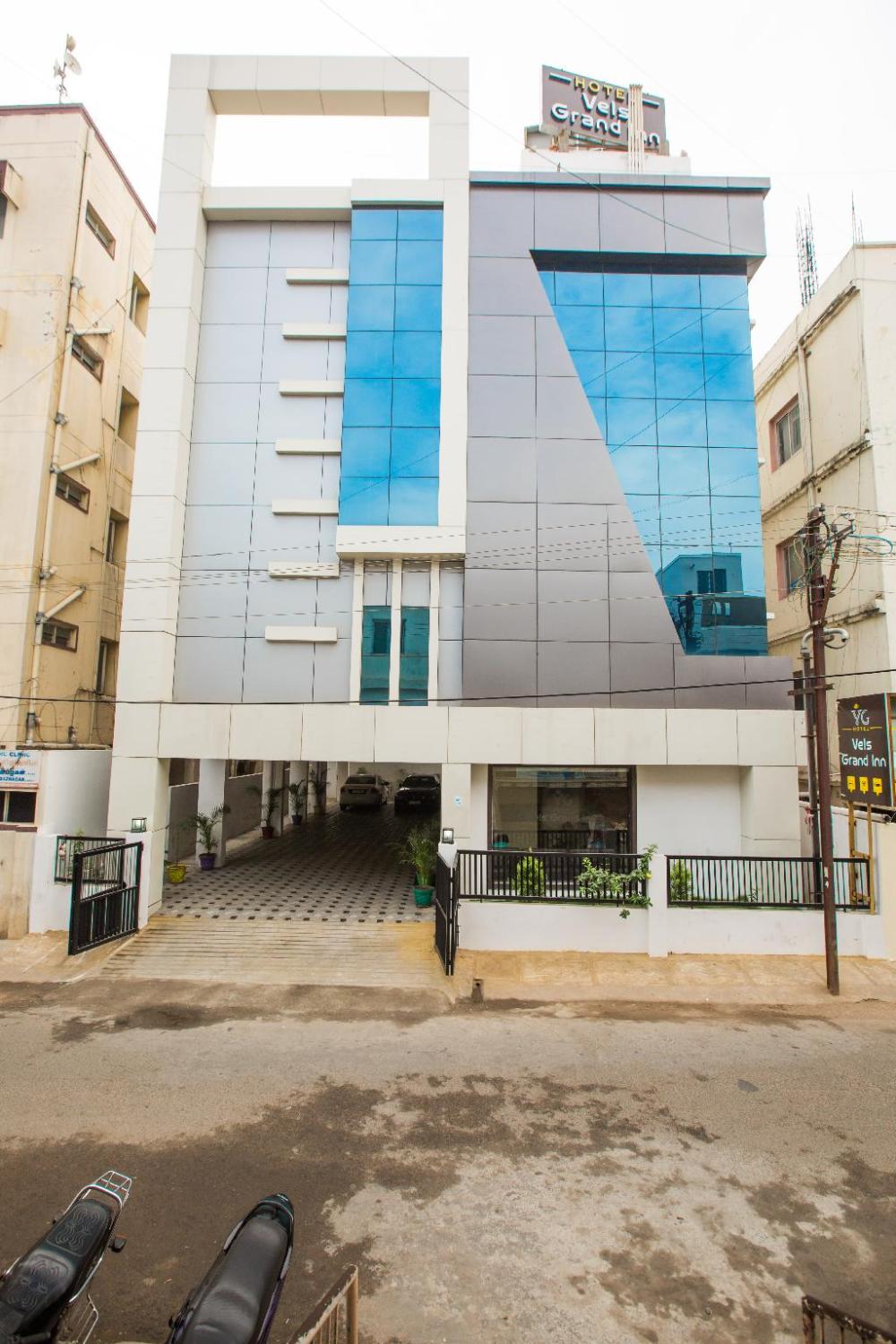 hotel vels grand inn