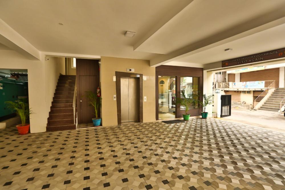 hotel vels grand inn