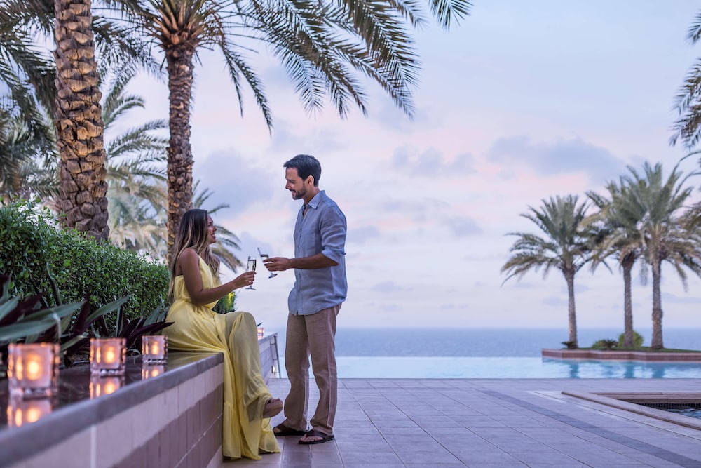 al husn hotel muscat