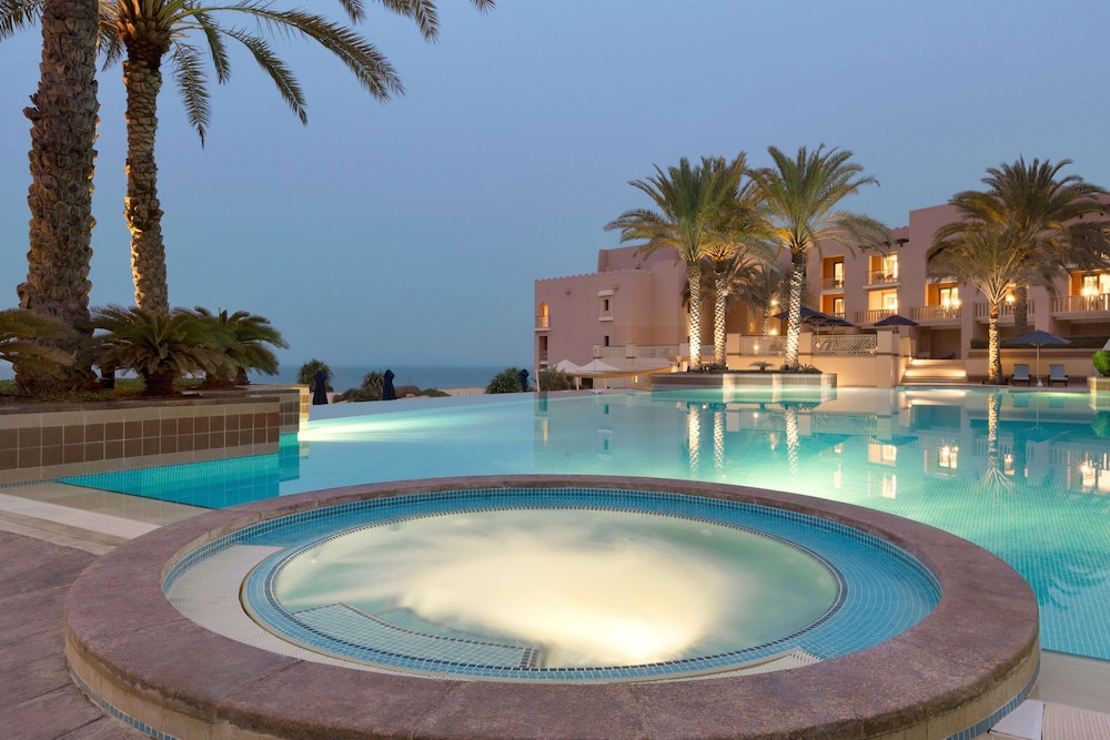 al husn hotel muscat