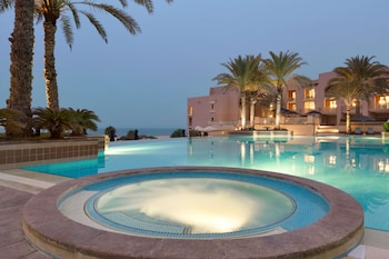 al husn hotel muscat