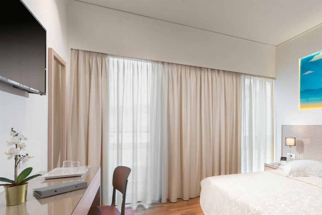 alexandra hotel