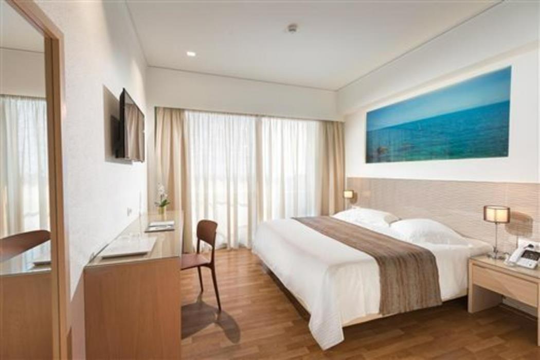 alexandra hotel