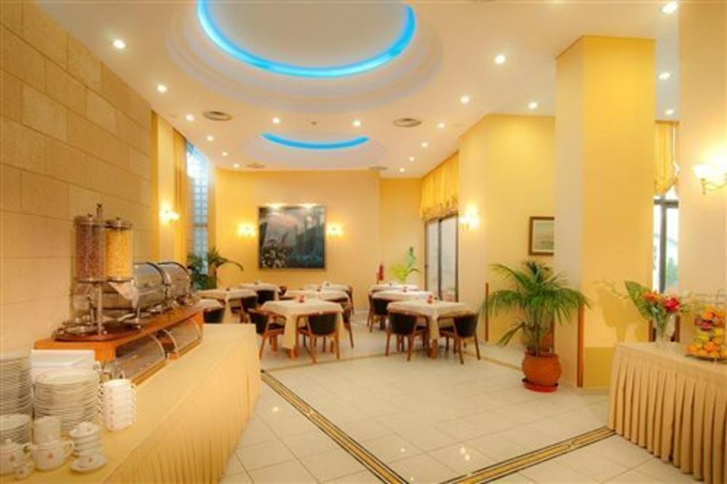 alexandra hotel
