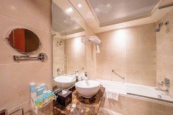 landmark grand hotel