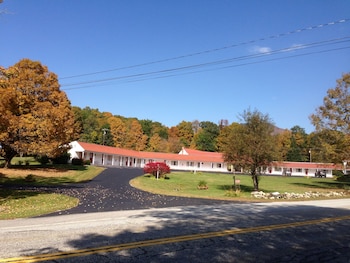 four winds country motel