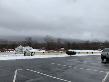 four winds country motel