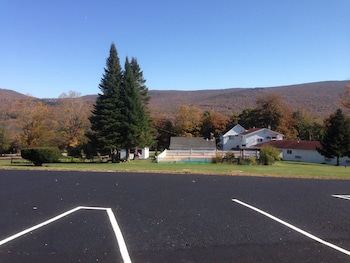 four winds country motel