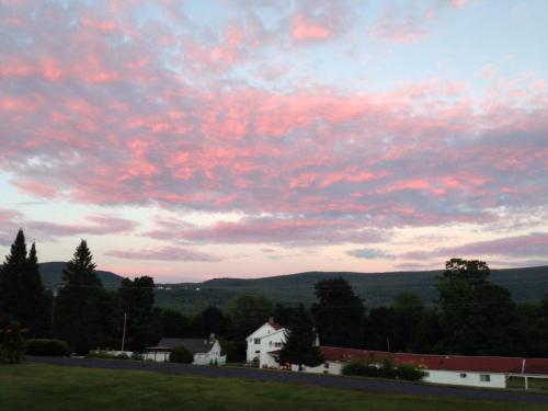 four winds country motel