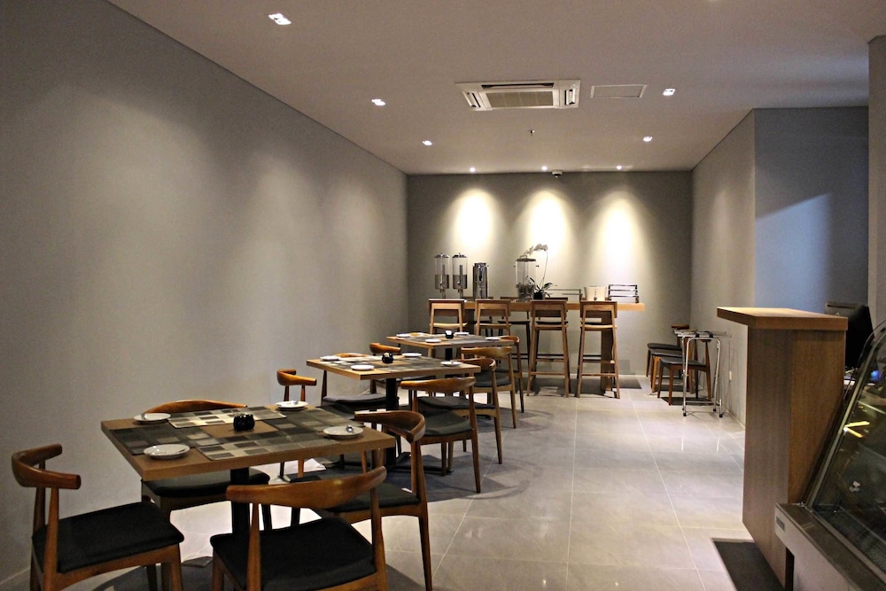 batiqa hotel jababeka cikarang