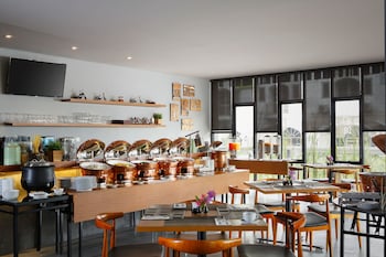 batiqa hotel jababeka cikarang