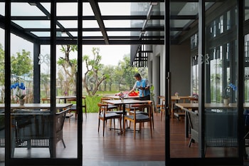 batiqa hotel jababeka cikarang