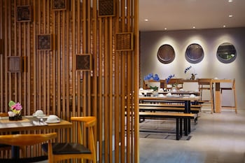 batiqa hotel jababeka cikarang