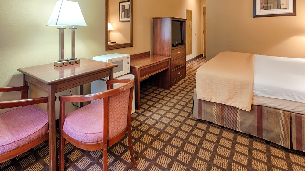 best western plaza hotel saugatuck