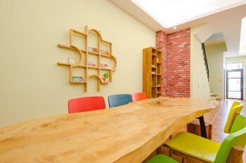 Puzzle,Near Dongshan River Park,3 star