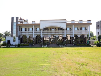 shimla resort lucknow