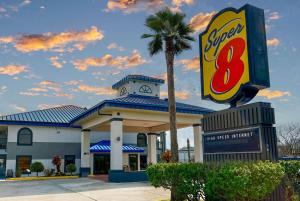 Super 8 By Wyndham Sealy,Austin County>>Austin,2 star