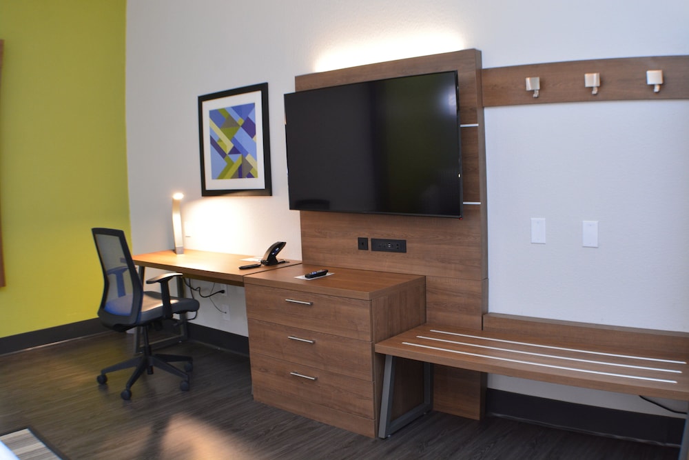 holiday inn express hotel and suites seguin by ihg