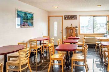 econo lodge inn and suites madras