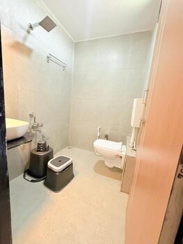 Hotel Krishna Garden,,1 star