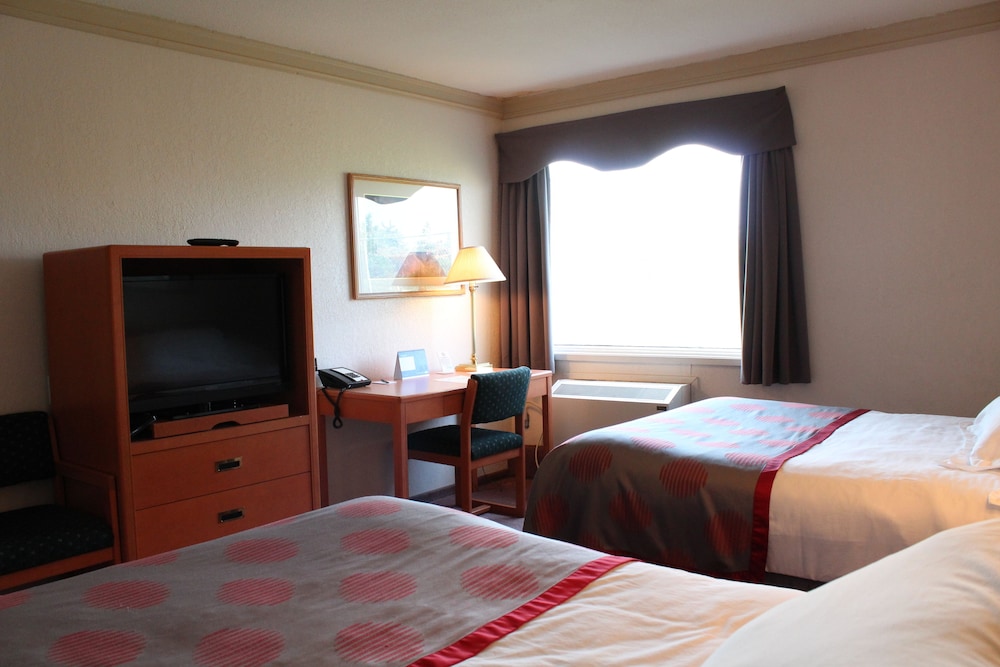 tamarack motor inn
