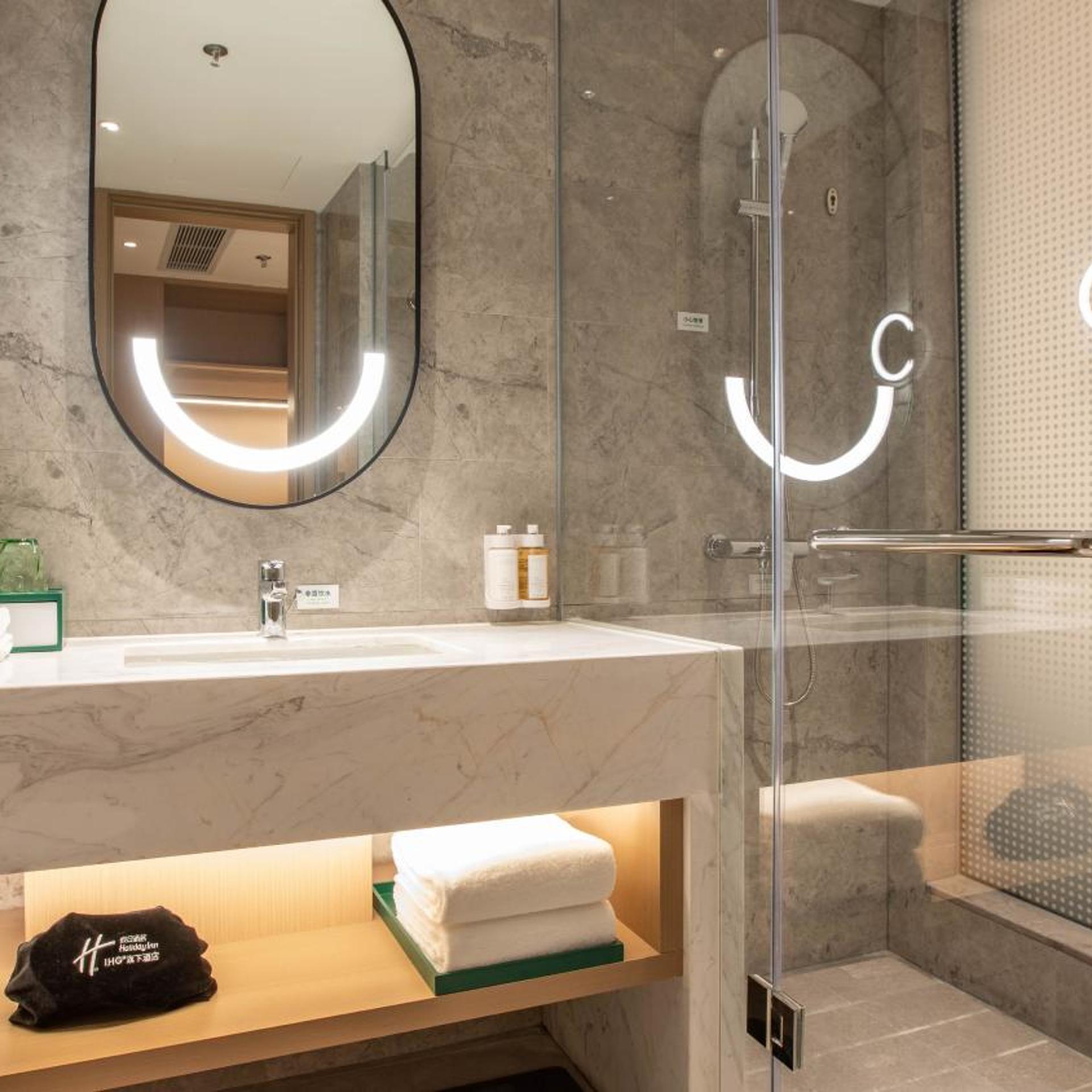 holiday inn shanghai nanjing road by ihg