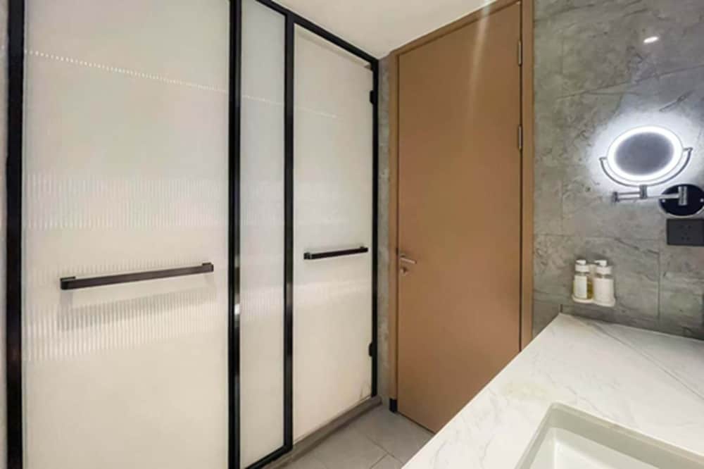holiday inn shanghai nanjing road by ihg