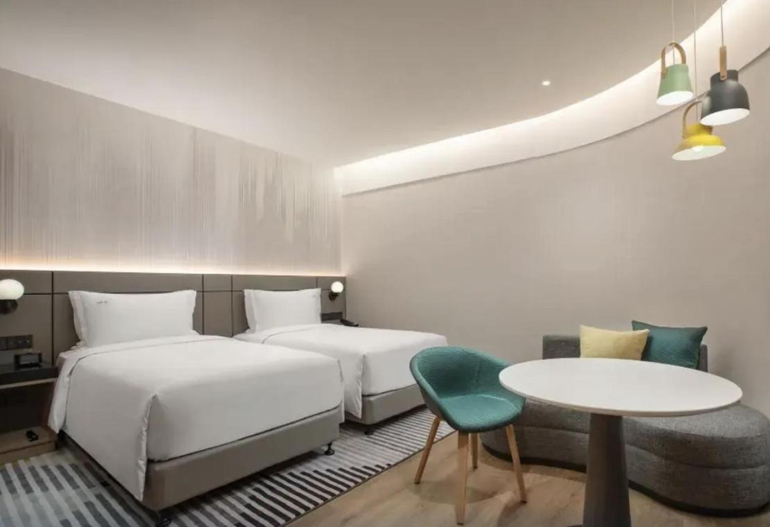 holiday inn shanghai nanjing road by ihg