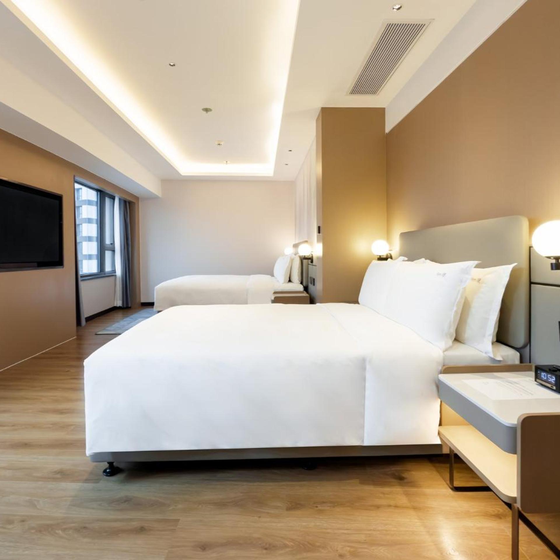 holiday inn shanghai nanjing road by ihg