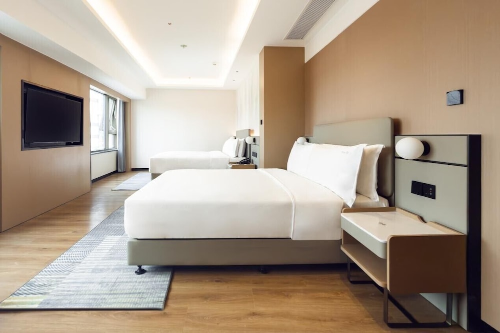 holiday inn shanghai nanjing road by ihg