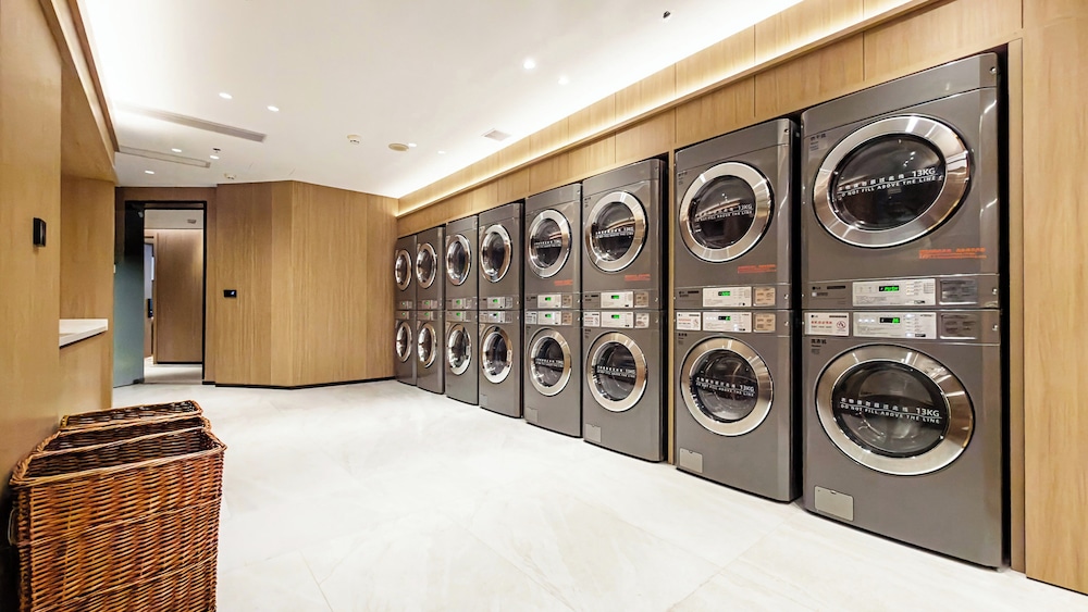 holiday inn shanghai nanjing road by ihg