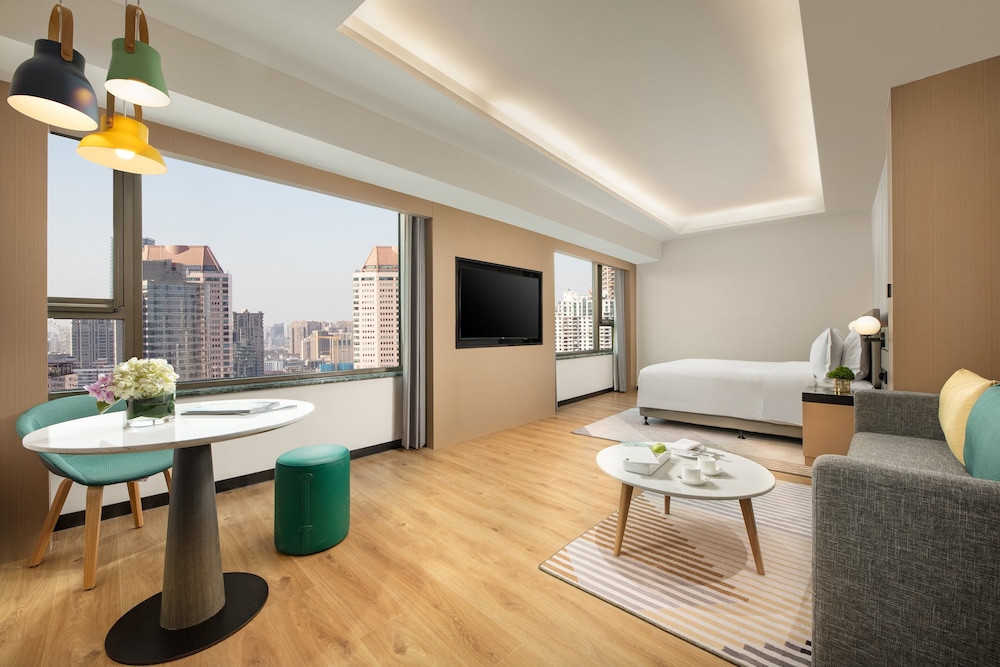holiday inn shanghai nanjing road by ihg